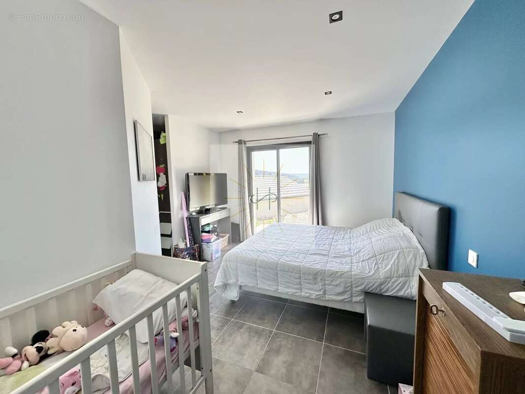 Maison à MONTELIMAR