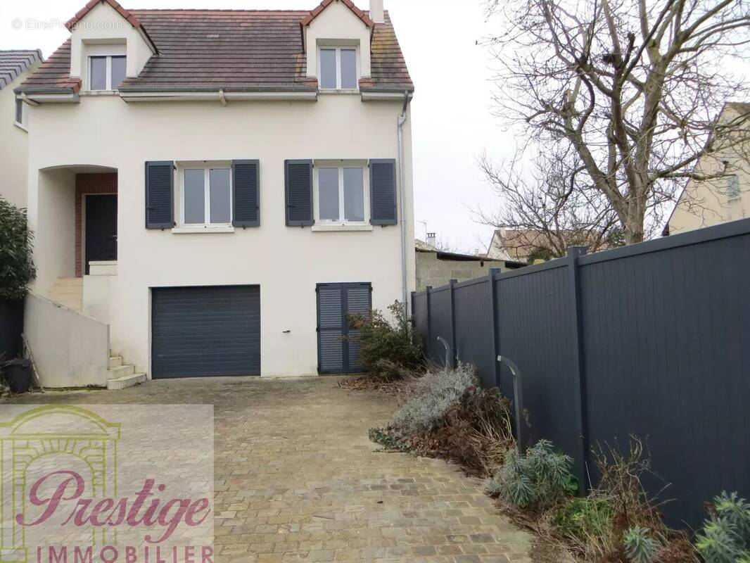 Maison à LE MESNIL-LE-ROI