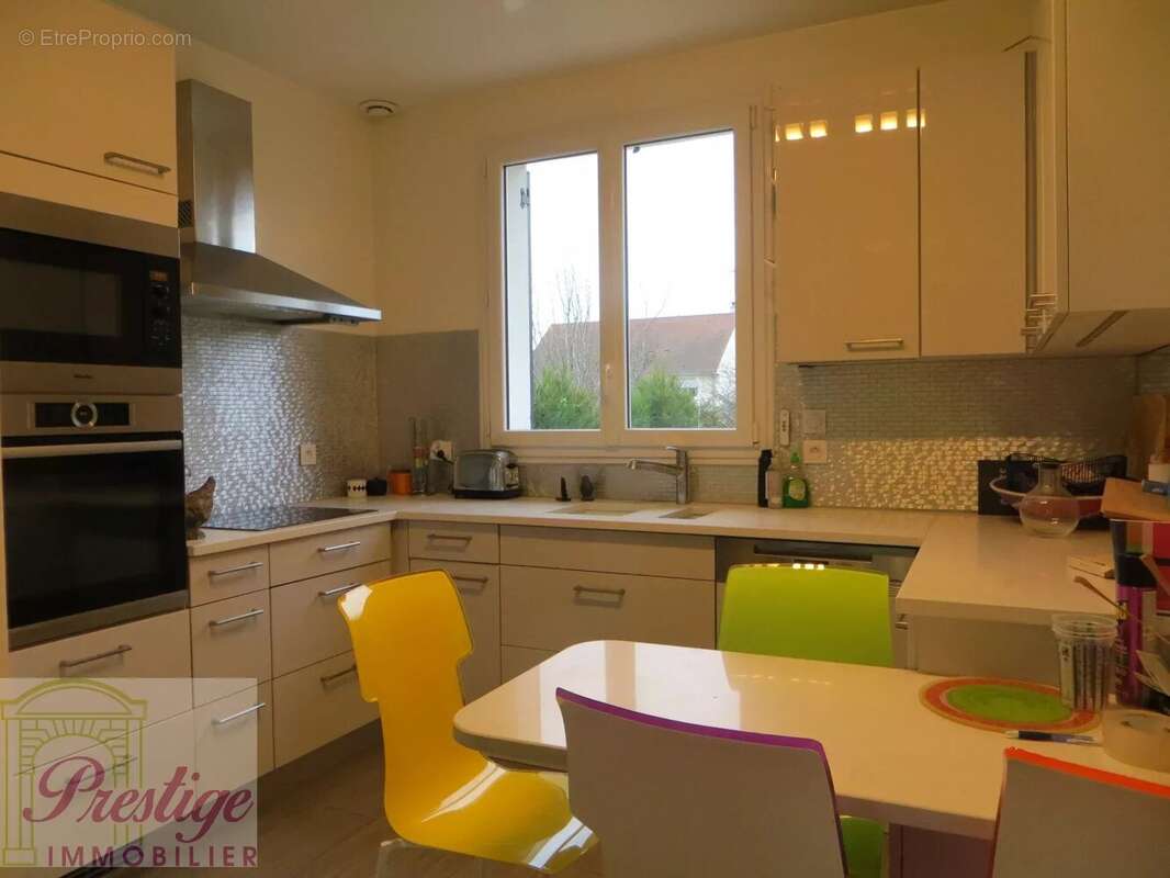 Maison à LE MESNIL-LE-ROI