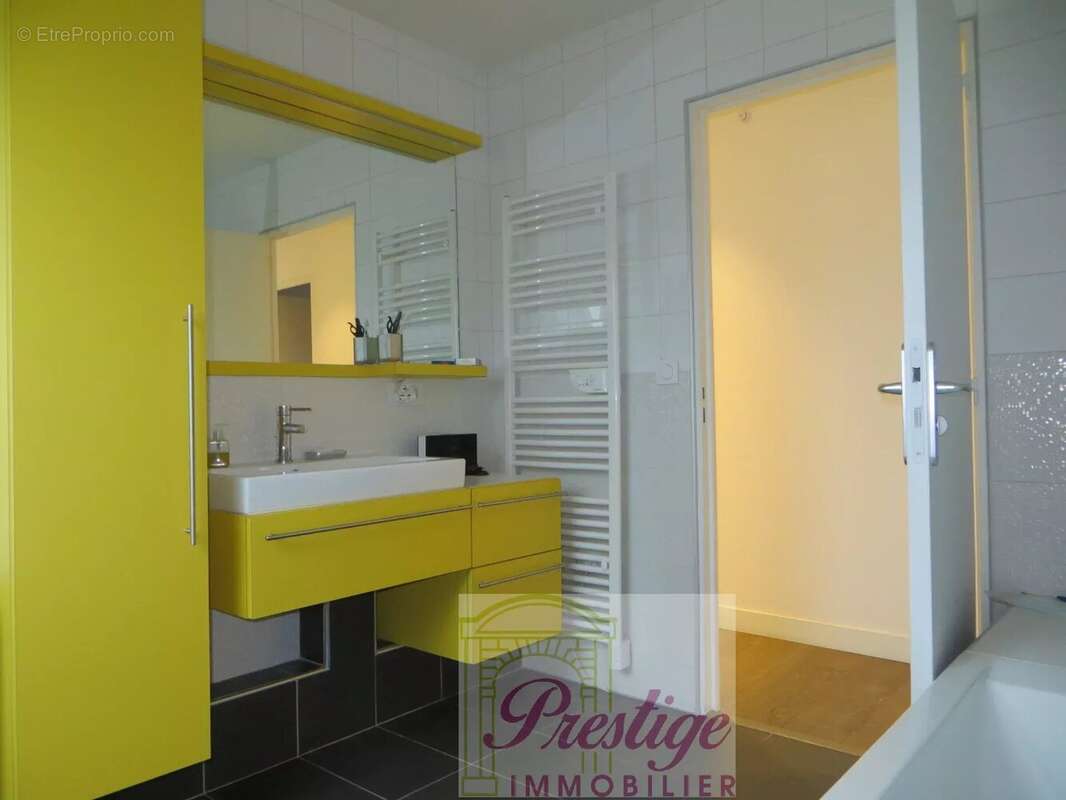 Maison à LE MESNIL-LE-ROI