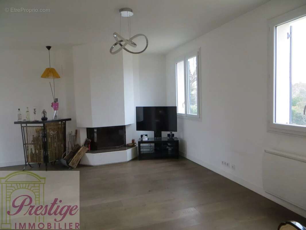 Maison à LE MESNIL-LE-ROI