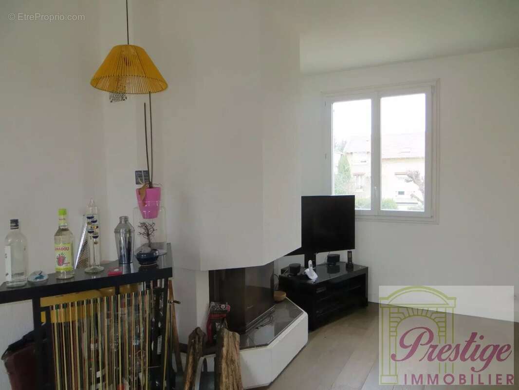 Maison à LE MESNIL-LE-ROI