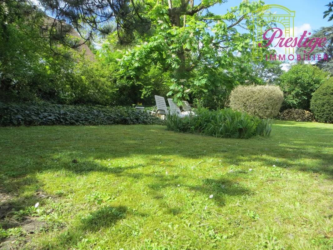 Maison à LE MESNIL-LE-ROI