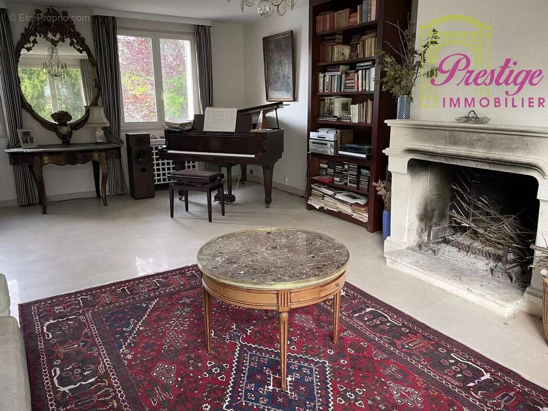 Maison à LE MESNIL-LE-ROI