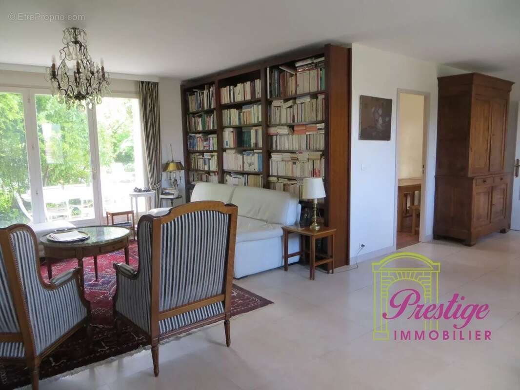 Maison à LE MESNIL-LE-ROI