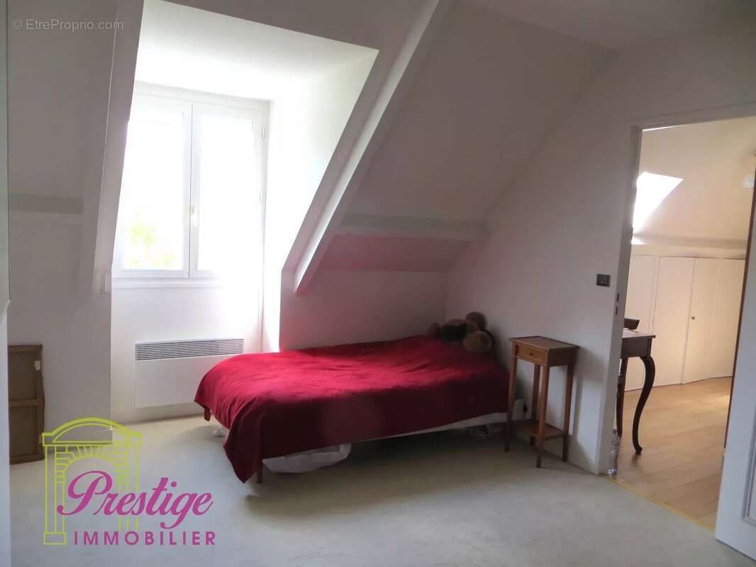 Maison à LE MESNIL-LE-ROI