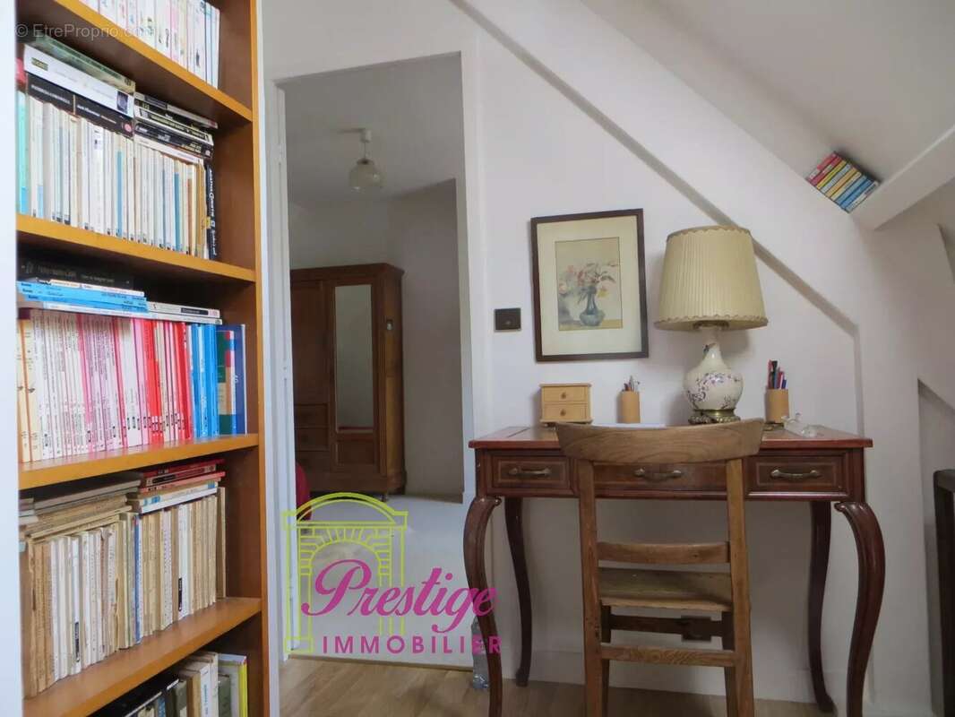 Maison à LE MESNIL-LE-ROI