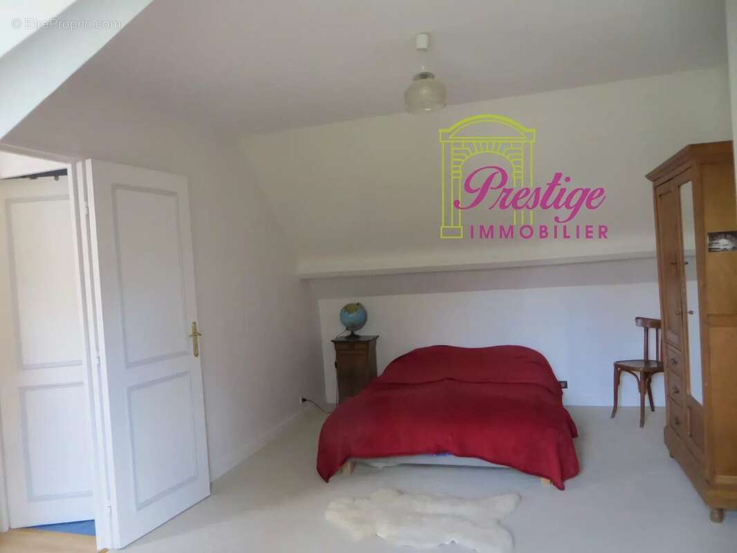 Maison à LE MESNIL-LE-ROI