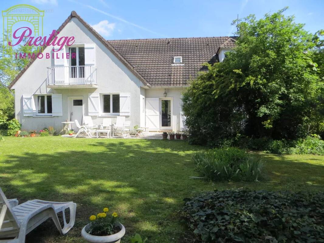 Maison à LE MESNIL-LE-ROI