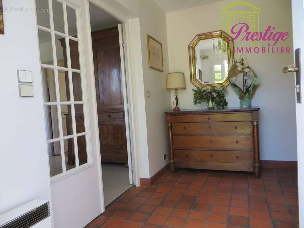 Maison à LE MESNIL-LE-ROI