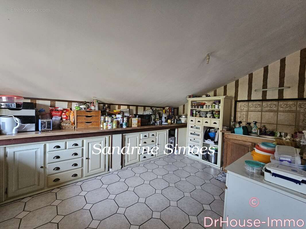 Commerce à MONTMORILLON