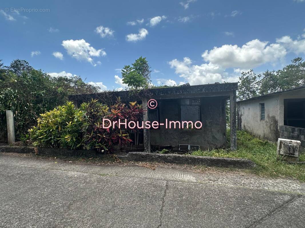 Terrain à LE LAMENTIN