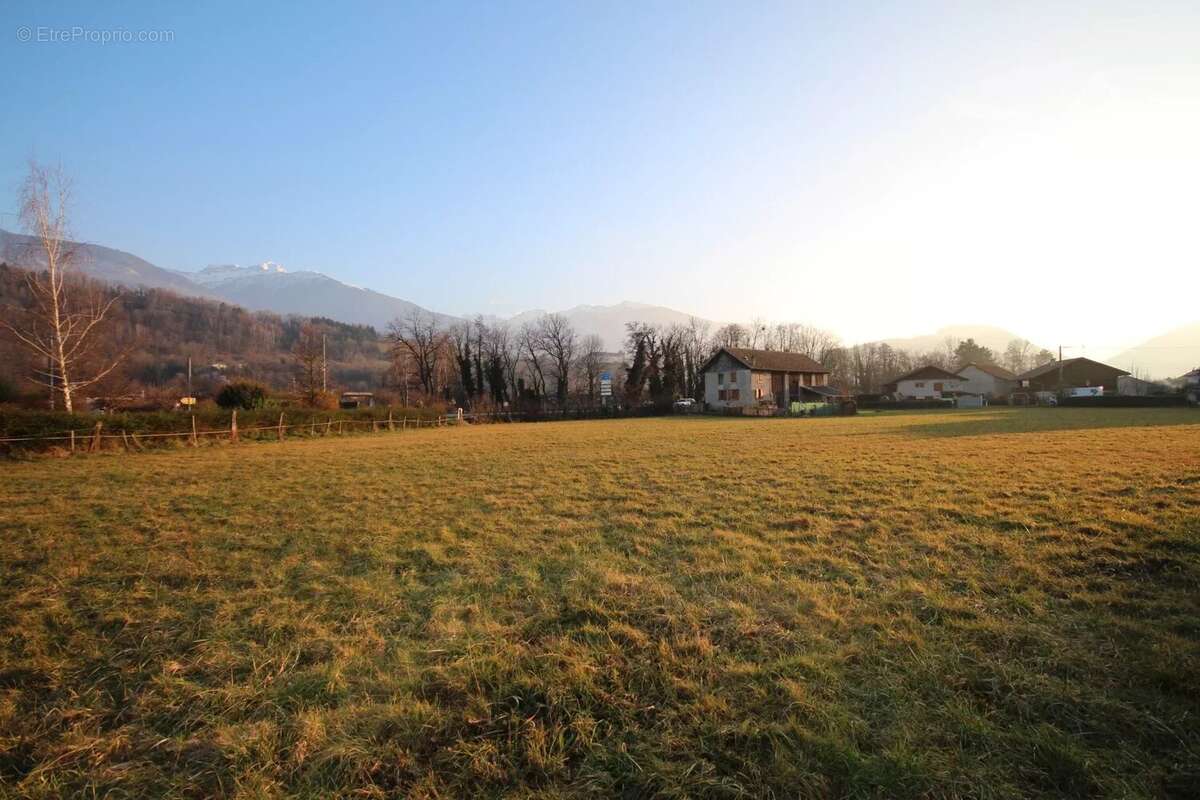 Terrain à LA ROCHETTE