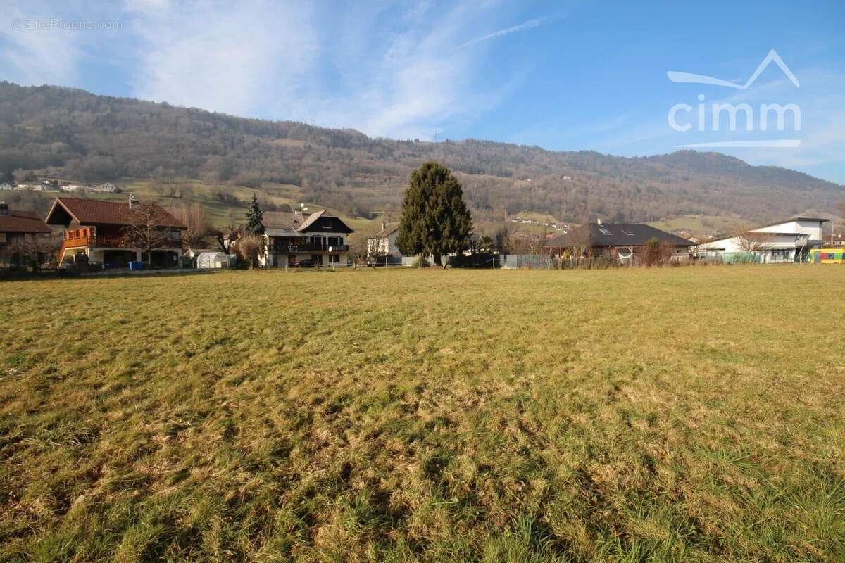 Terrain à LA ROCHETTE