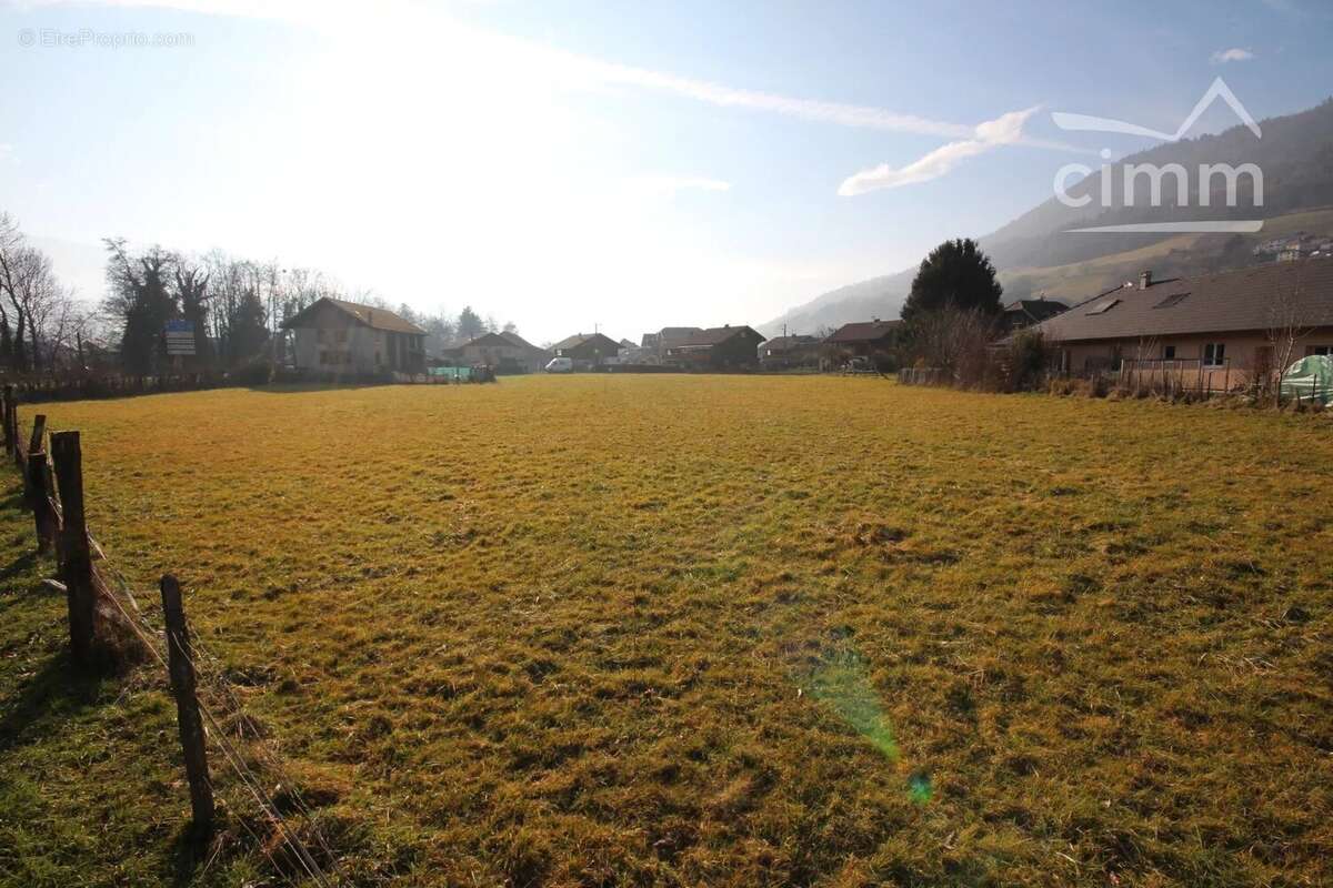 Terrain à LA ROCHETTE