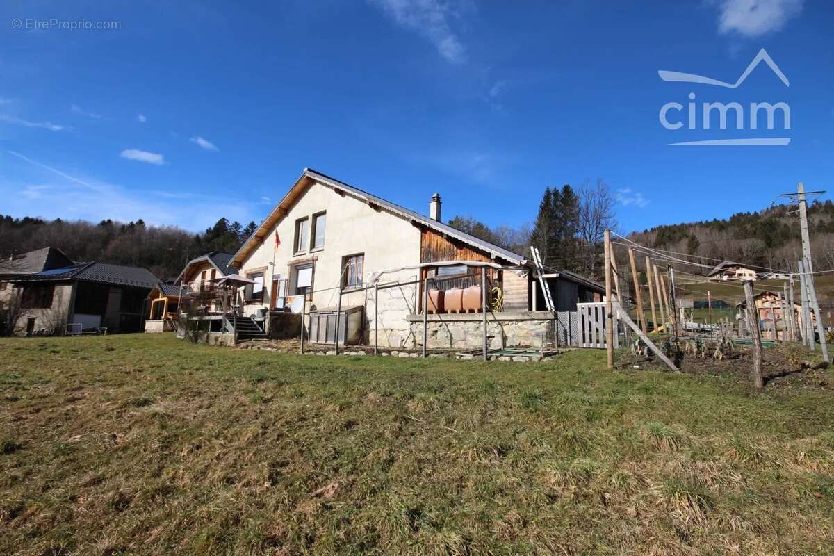 Maison à BOURGET-EN-HUILE