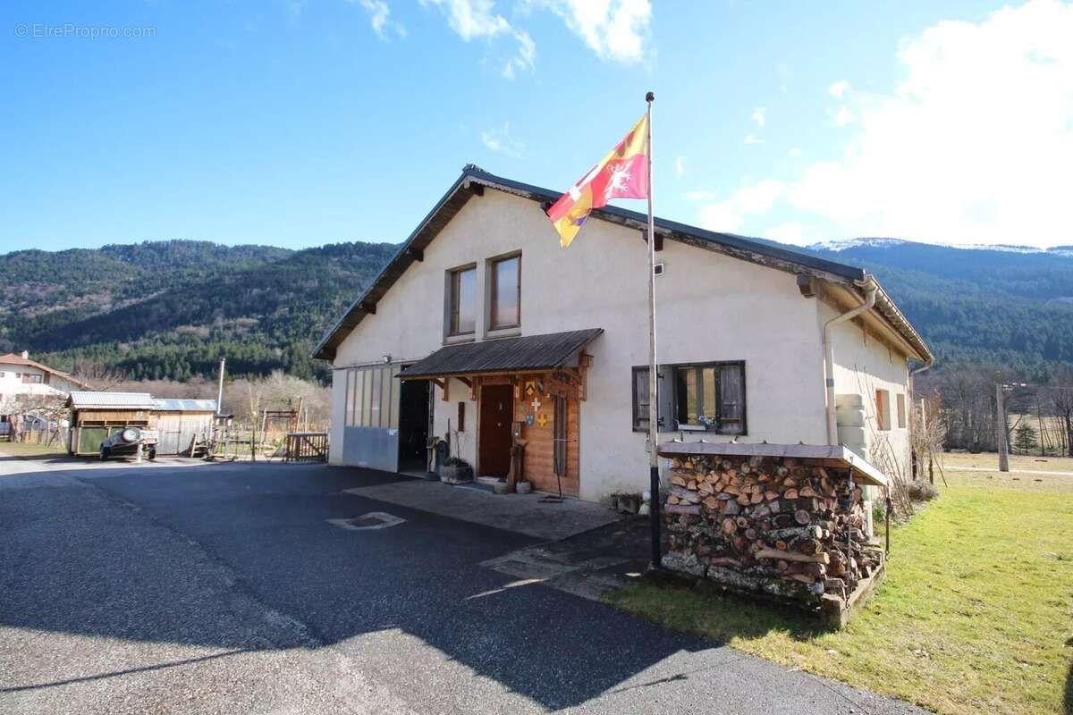 Maison à BOURGET-EN-HUILE