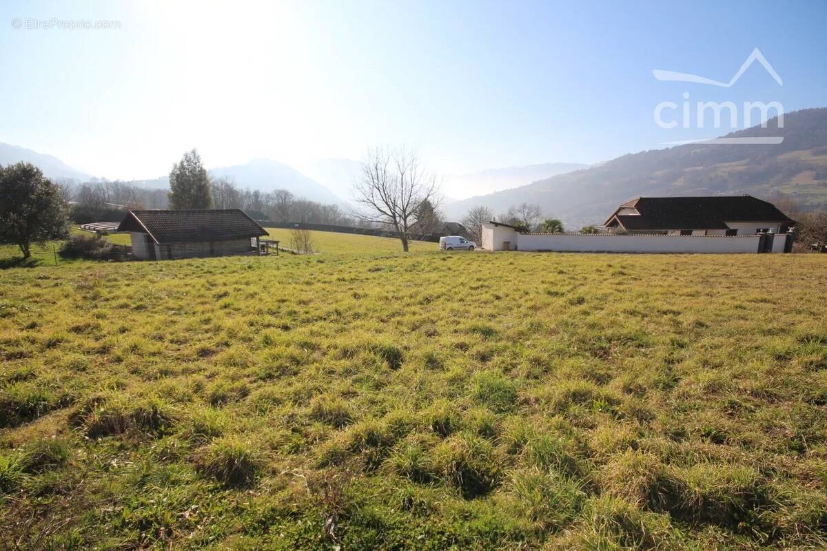 Terrain à LA ROCHETTE