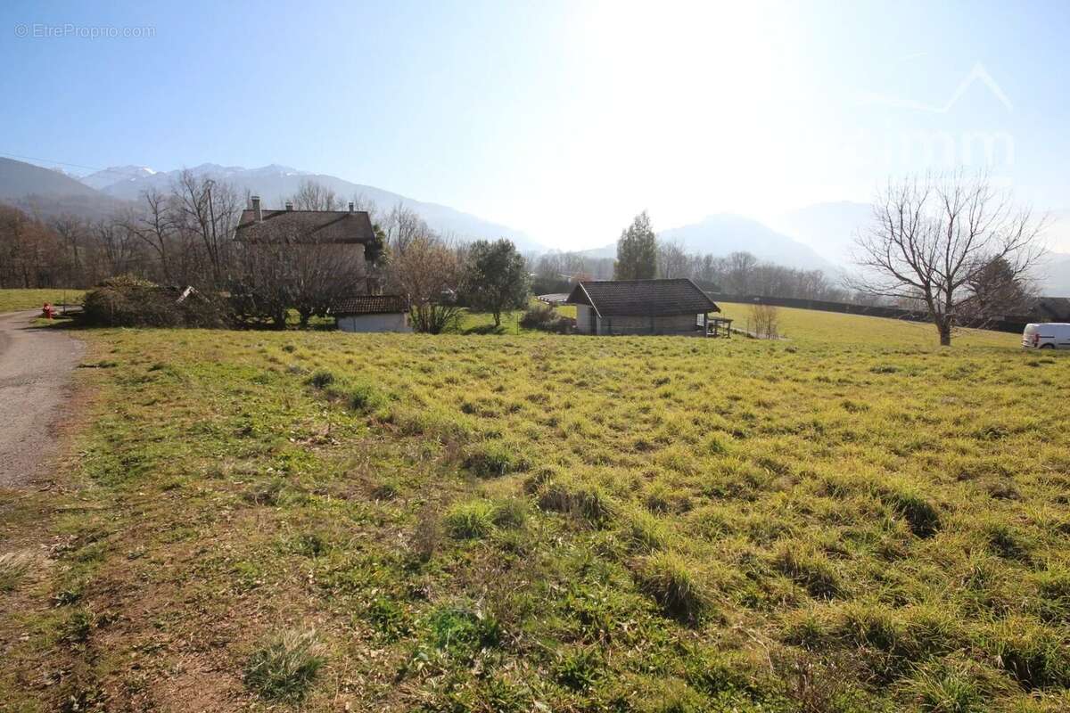 Terrain à LA ROCHETTE