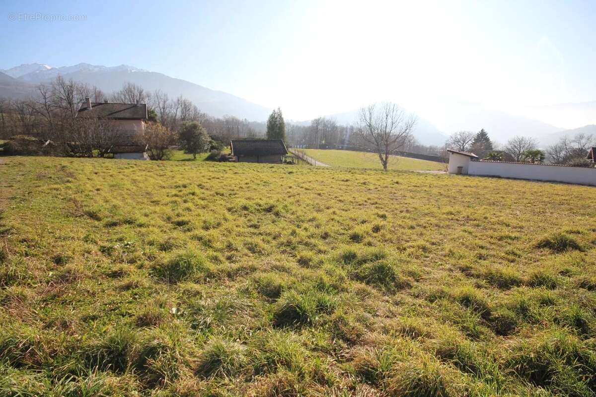 Terrain à LA ROCHETTE