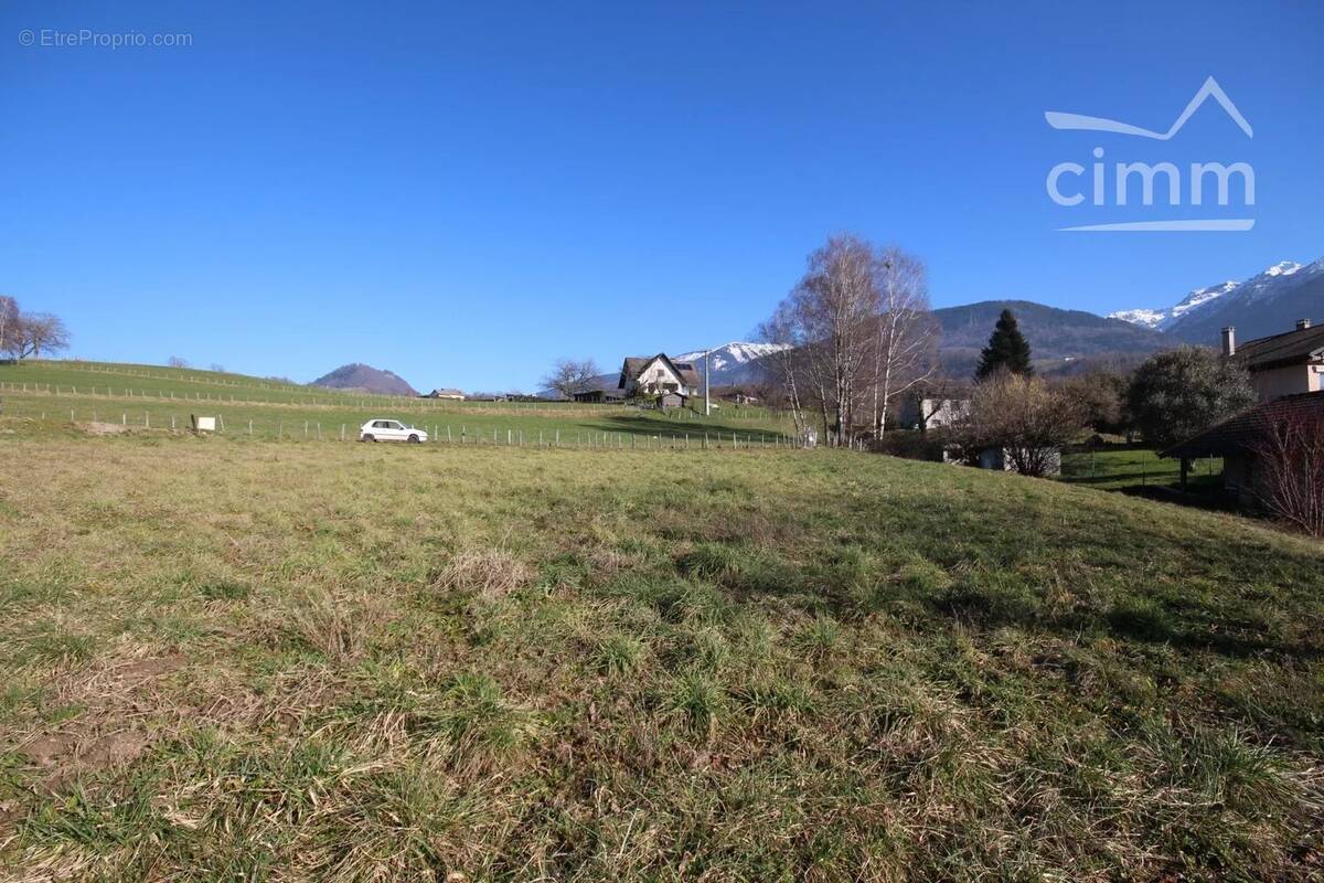 Terrain à LA ROCHETTE