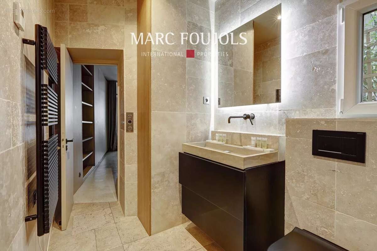 Appartement à PARIS-2E