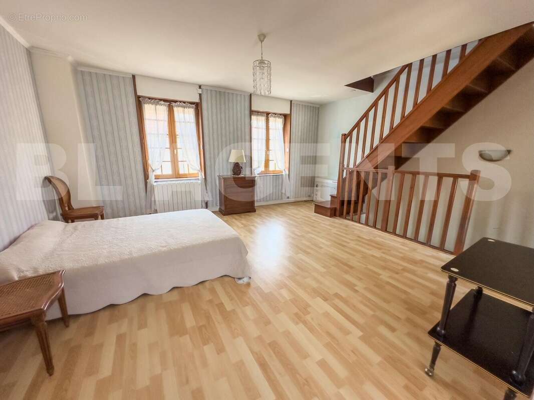 image2 - Maison à LIZY-SUR-OURCQ