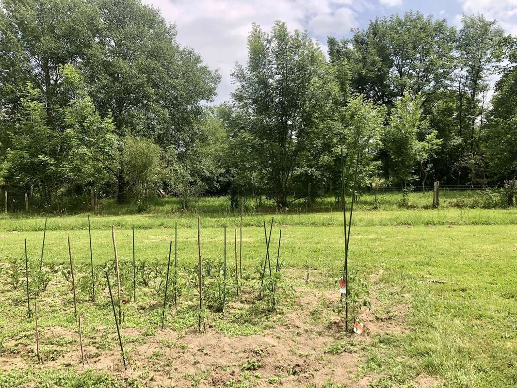 Maison à AZAT-LE-RIS