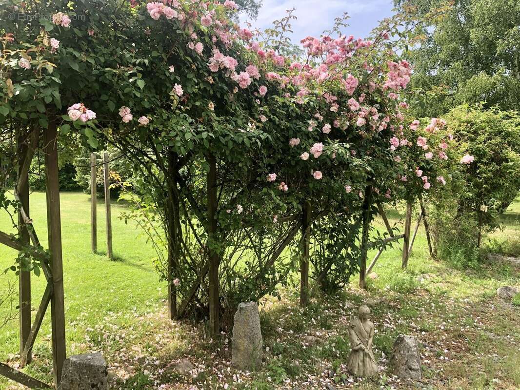 Maison à AZAT-LE-RIS