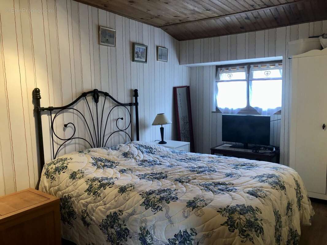 Maison à AZAT-LE-RIS