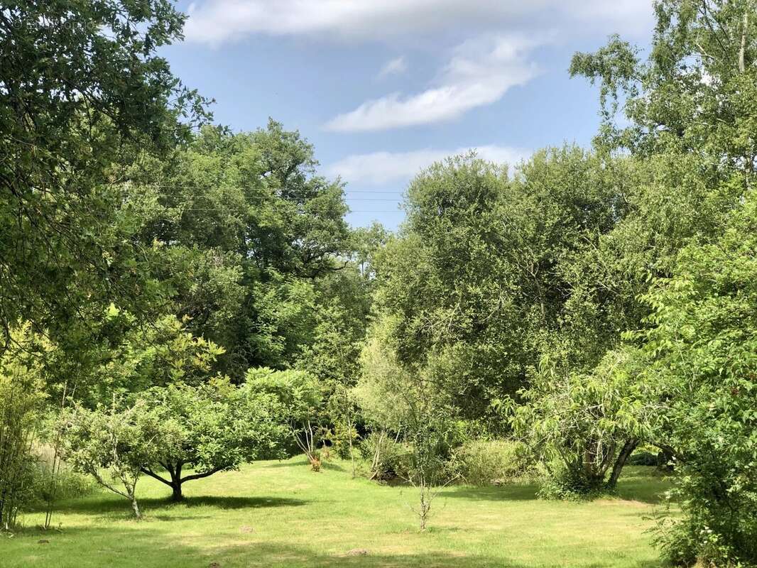 Maison à AZAT-LE-RIS