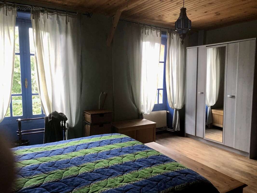 Maison à AZAT-LE-RIS