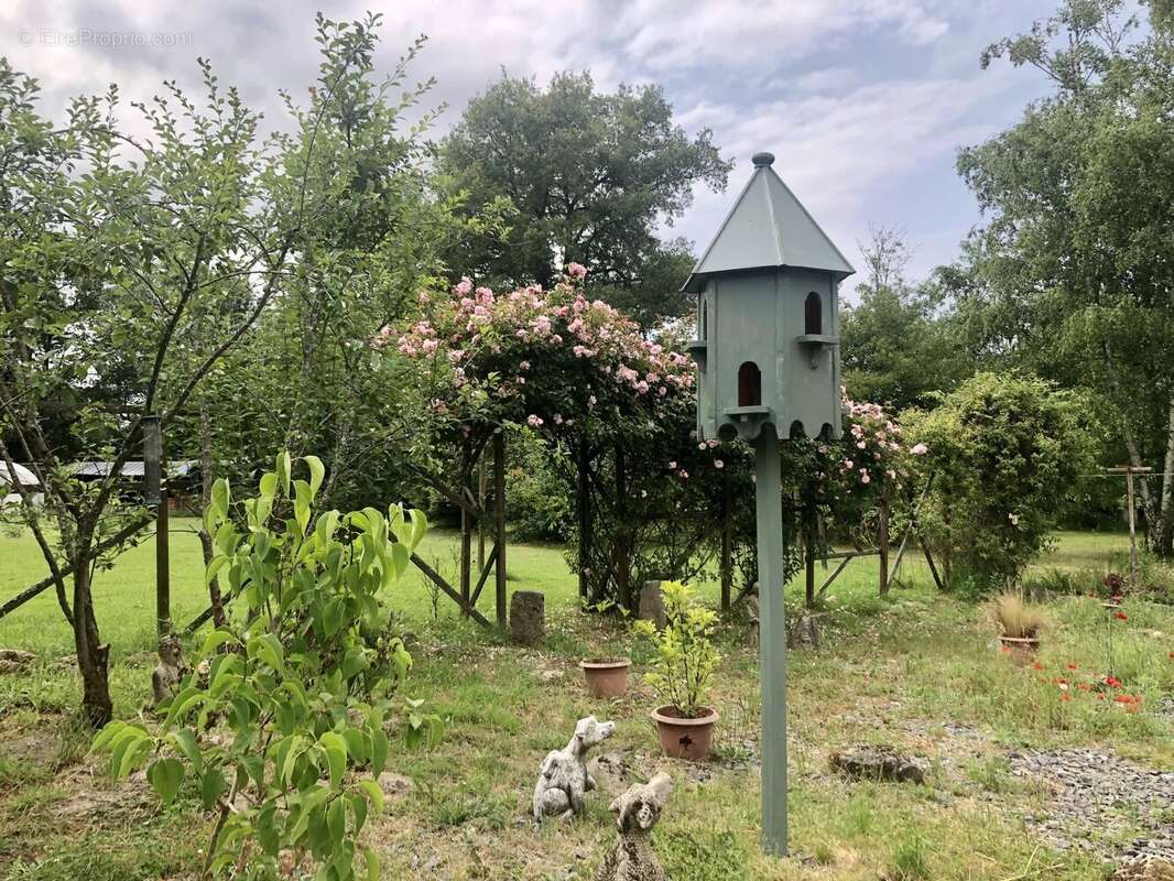 Maison à AZAT-LE-RIS