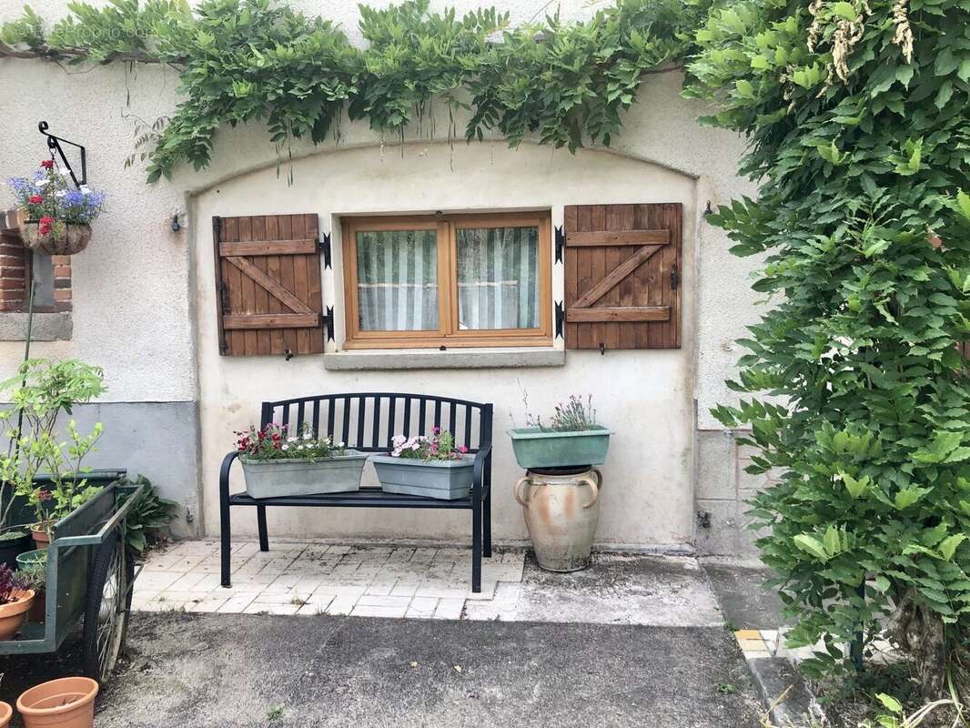 Maison à AZAT-LE-RIS