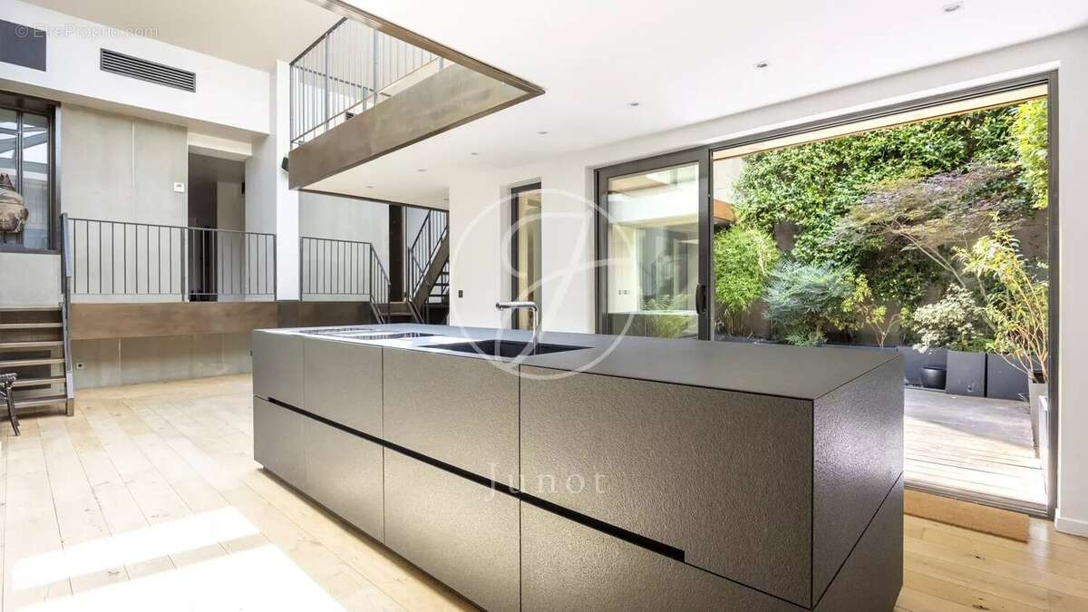 Appartement à PARIS-3E