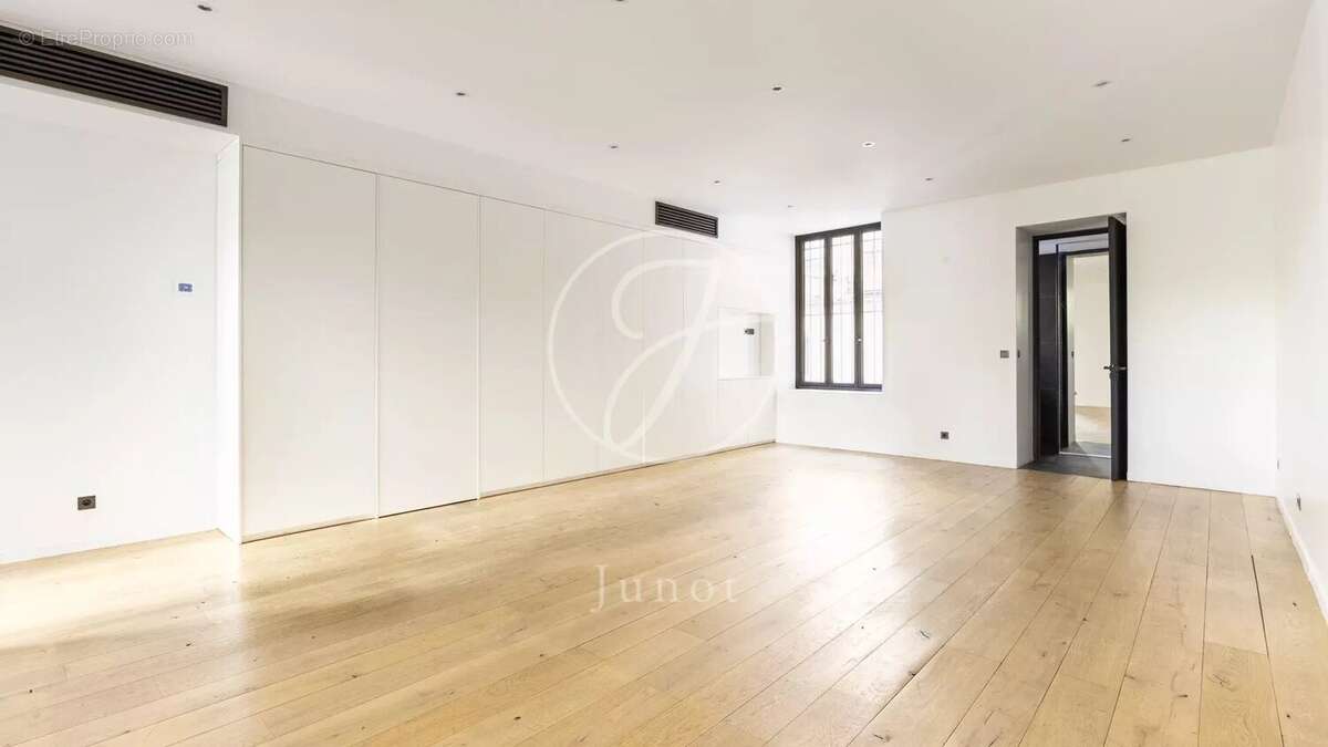 Appartement à PARIS-3E