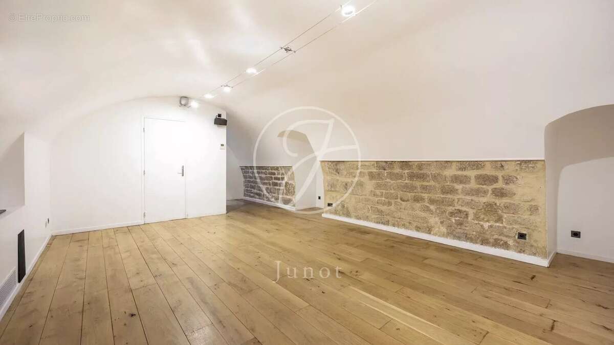 Appartement à PARIS-3E