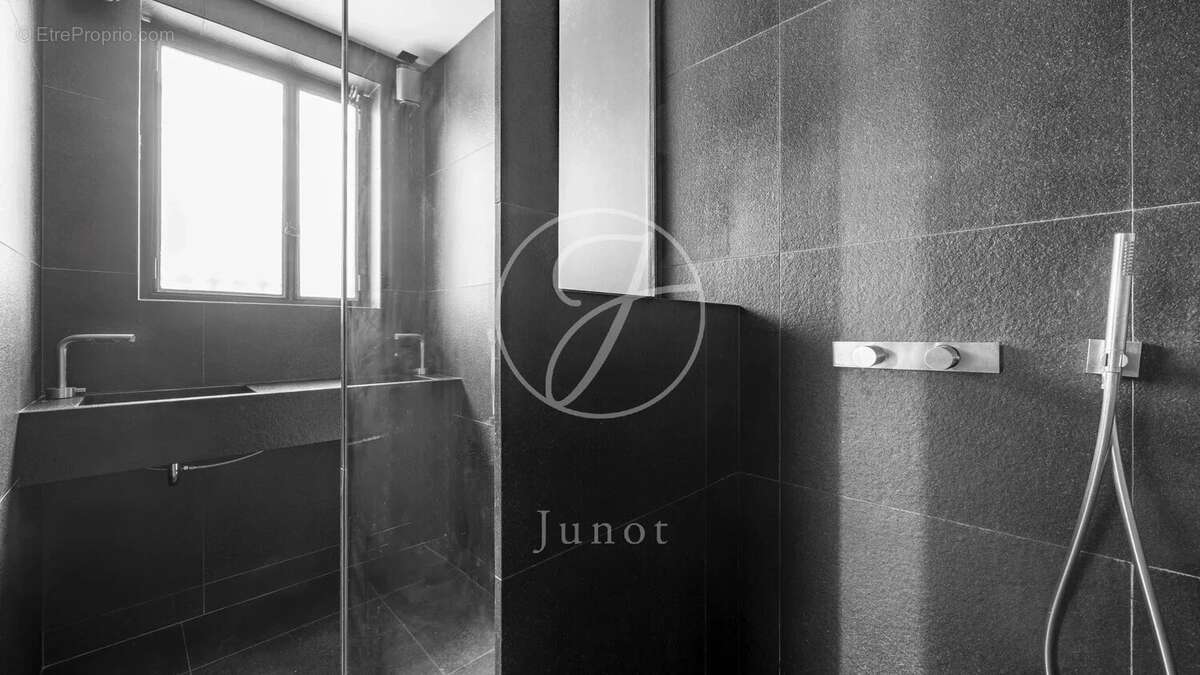 Appartement à PARIS-3E