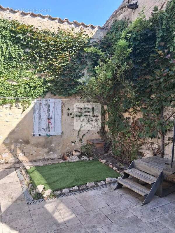 Appartement à LA GARDE-ADHEMAR