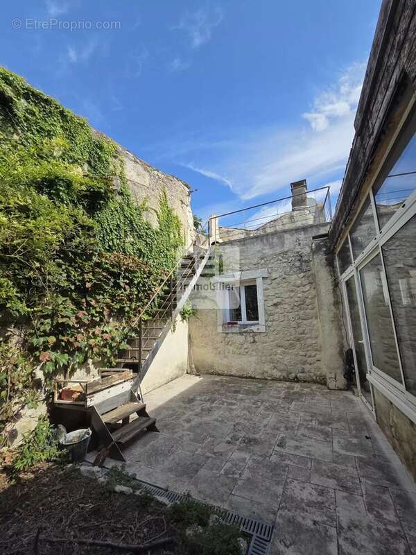 Appartement à LA GARDE-ADHEMAR