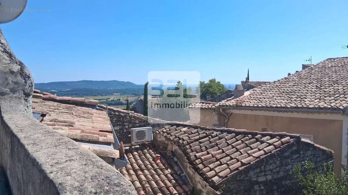 Appartement à LA GARDE-ADHEMAR