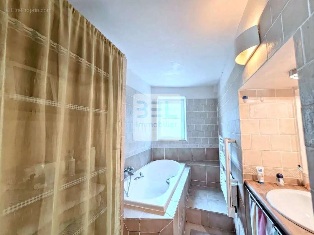 Appartement à LA GARDE-ADHEMAR