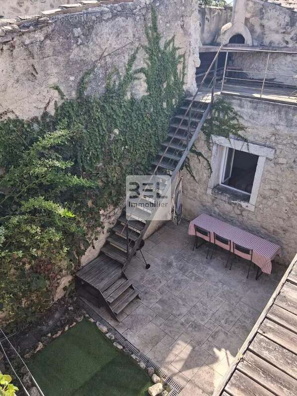 Appartement à LA GARDE-ADHEMAR