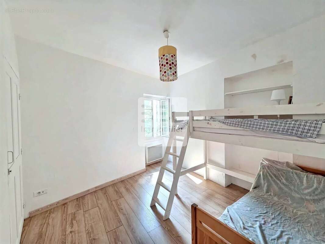 Appartement à LA GARDE-ADHEMAR