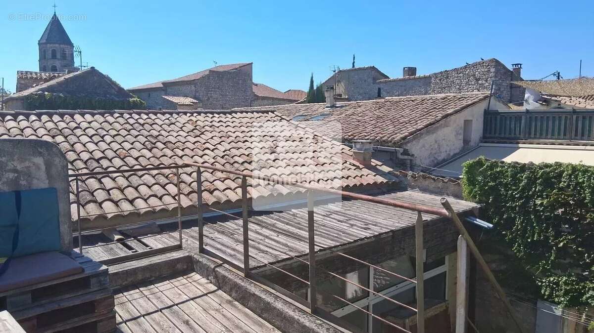 Appartement à LA GARDE-ADHEMAR