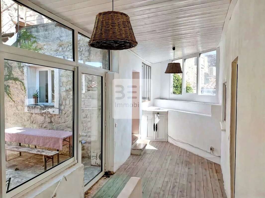 Appartement à SUZE-LA-ROUSSE