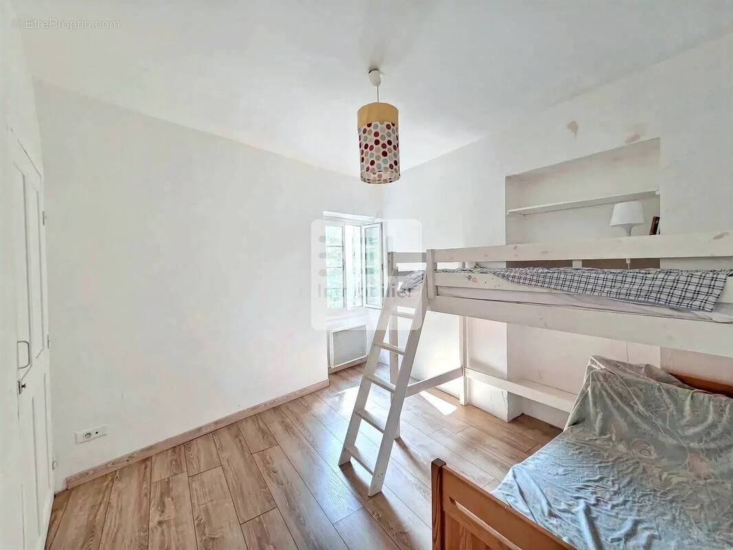 Appartement à SUZE-LA-ROUSSE