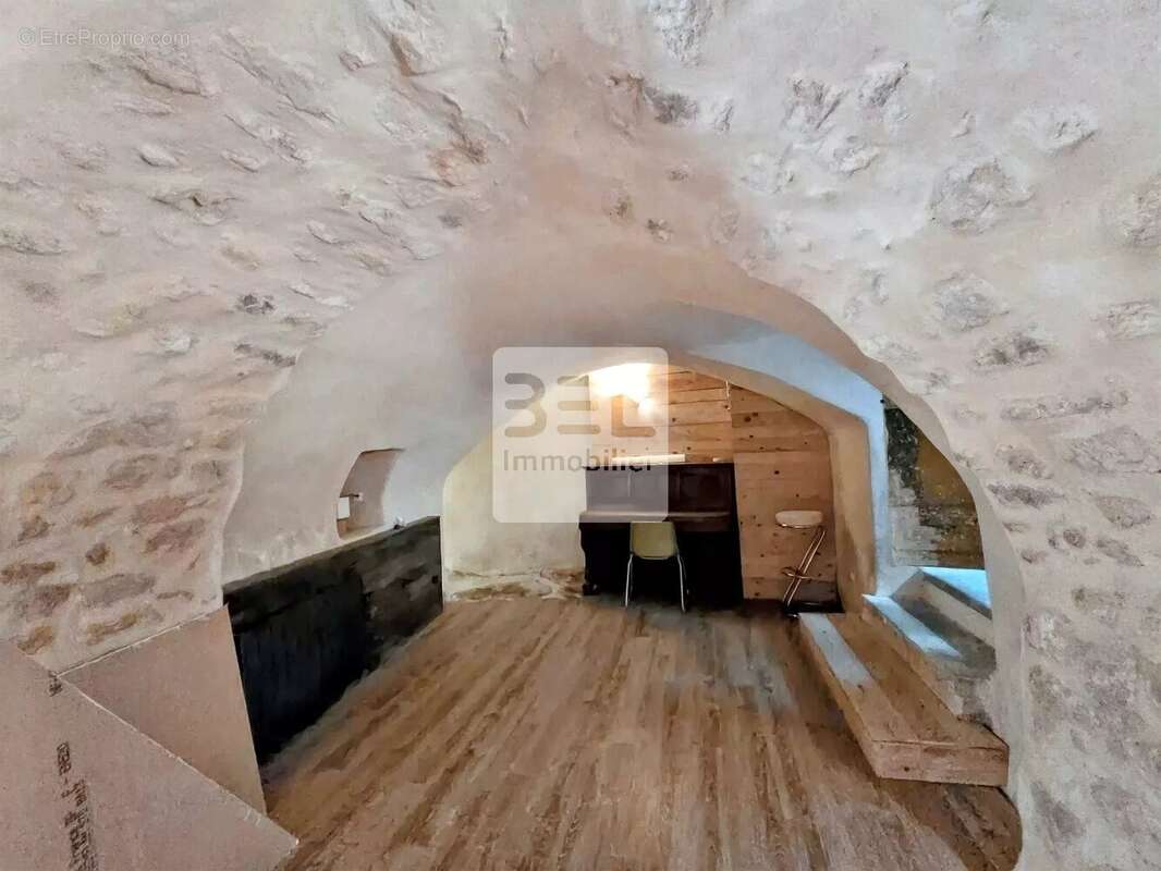 Appartement à SUZE-LA-ROUSSE