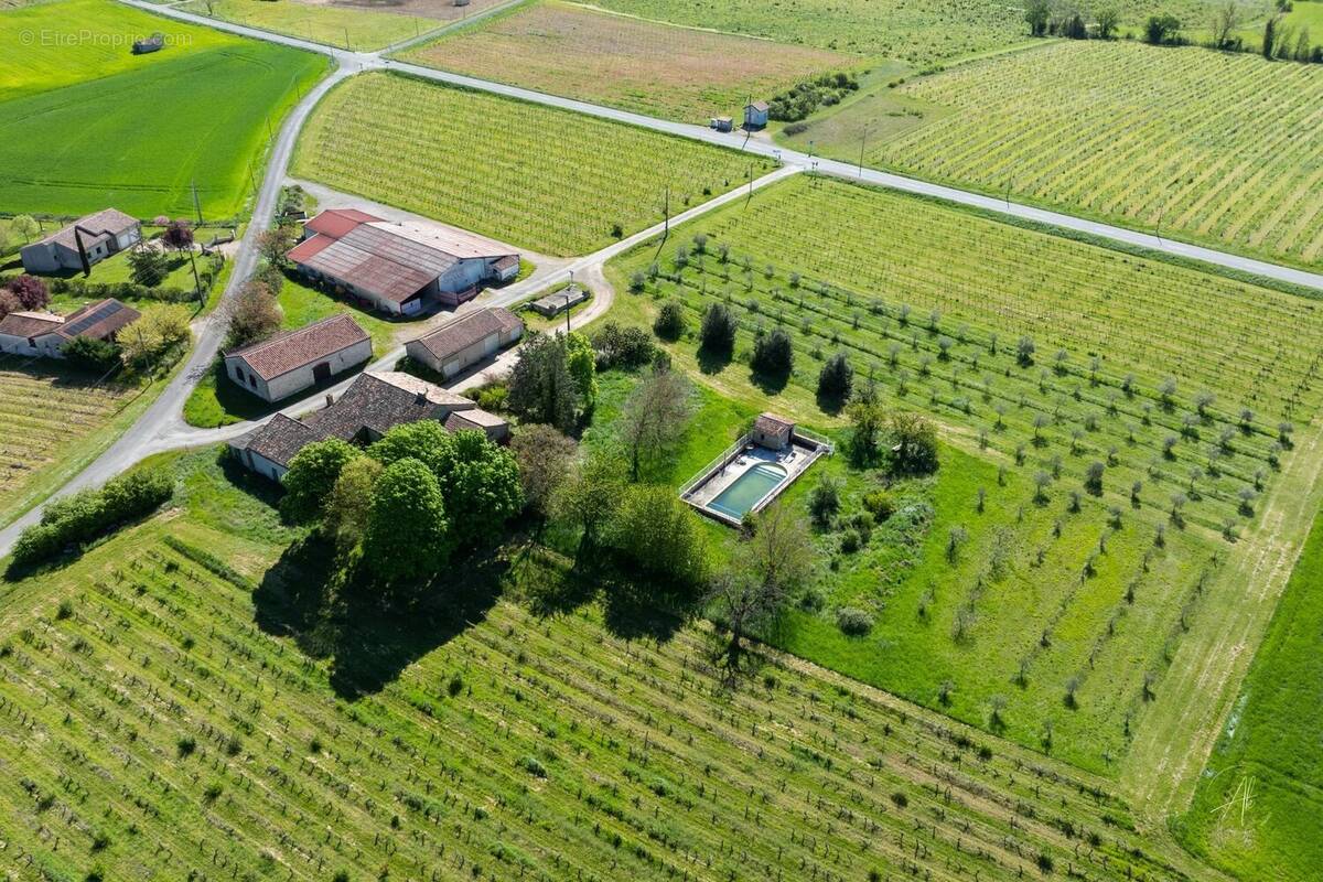 Maison à CAHUZAC-SUR-VERE