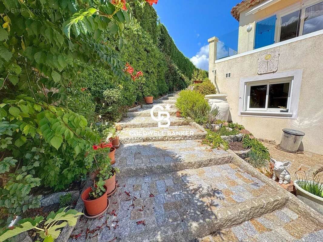 Maison à LES ADRETS-DE-L&#039;ESTEREL